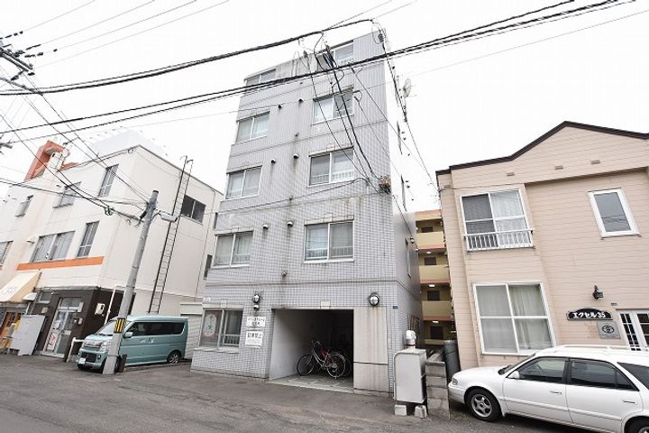 メゾンエクレーレ北35条の外観