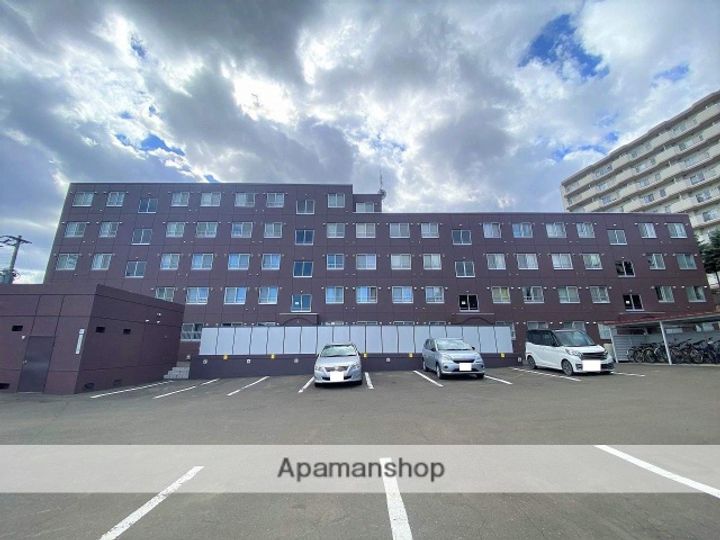 メゾンドルチェ十八番館103の外観