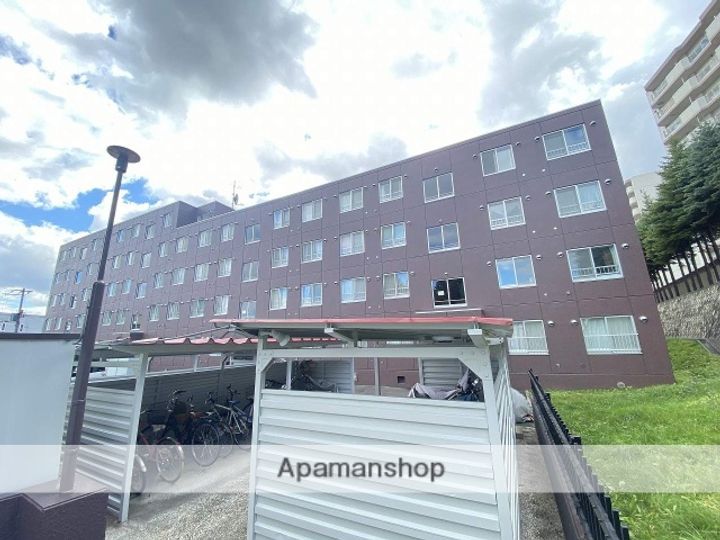 メゾンドルチェ十八番館103の外観