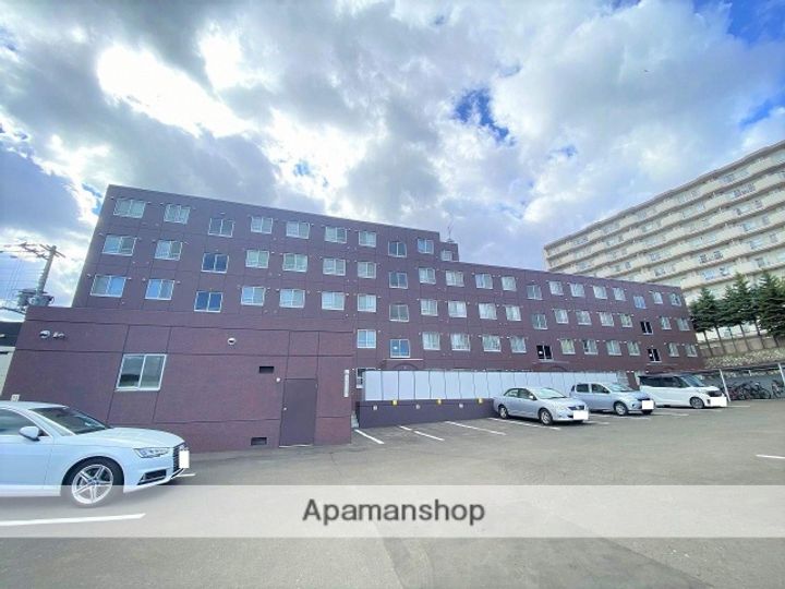 メゾンドルチェ十八番館103の外観