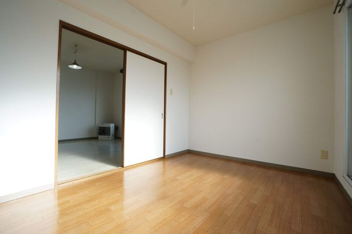 ロードリバー平和通501の内装