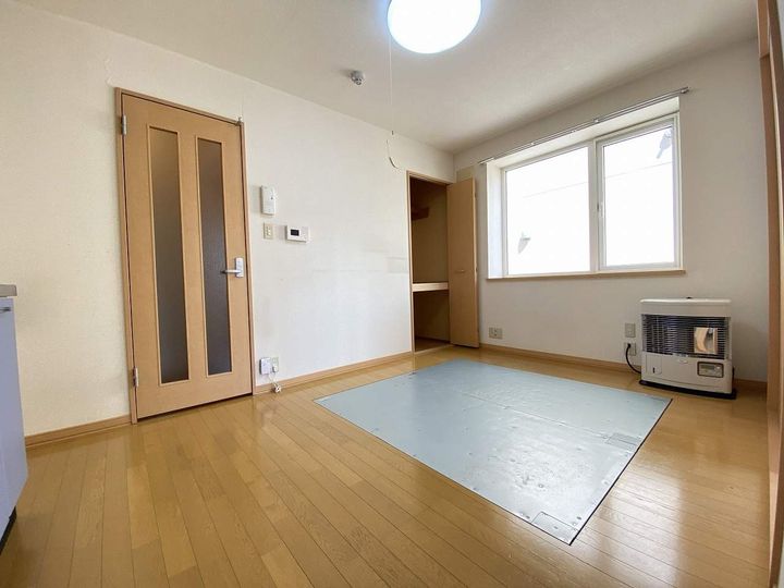 アークコート福住201の居間