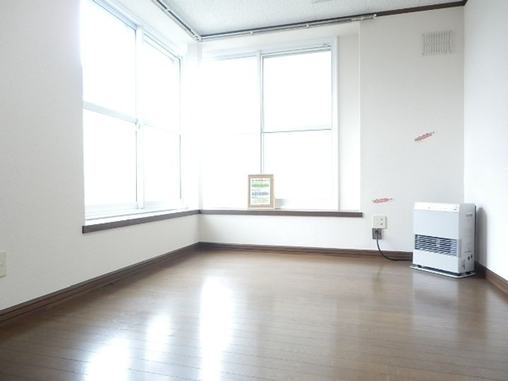 Eフラット105の居間