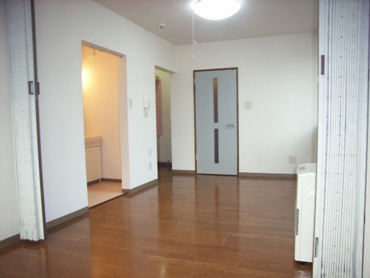 セゾン本通0205の居間