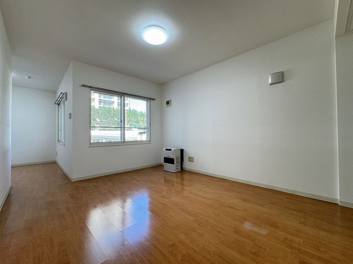 パームヒル南郷Ⅱ00203の居間