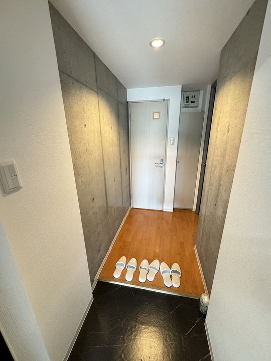 パームヒル南郷Ⅱ00203の玄関