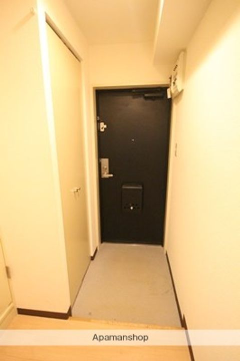 北海道札幌市中央区南一条西9丁目の賃貸マンションの玄関