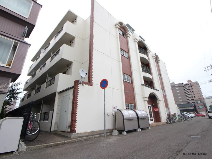 ローレル南6条410の外観