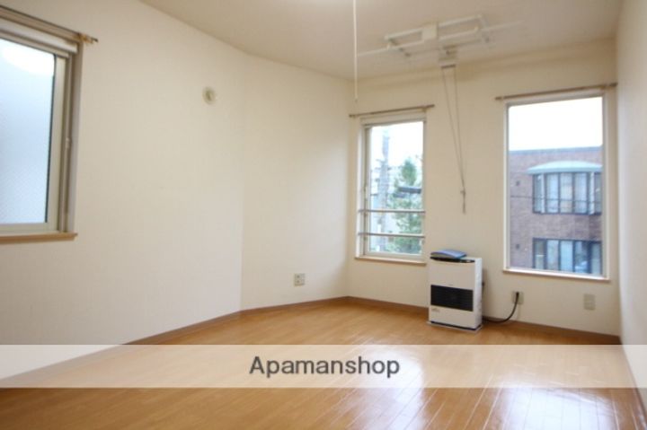 北海道札幌市中央区北一条西20丁目の賃貸マンションの居間