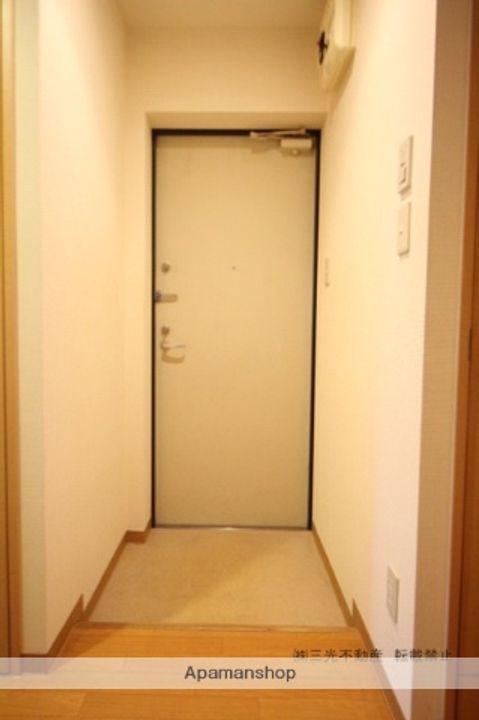 北海道札幌市中央区北一条西20丁目の賃貸マンションの玄関