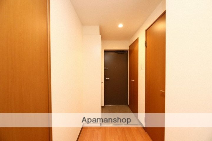 北海道札幌市中央区南六条西1丁目の賃貸マンションの玄関