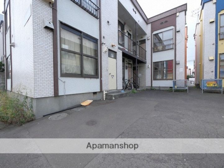 北海道札幌市中央区南十三条西11丁目の賃貸アパートの外観