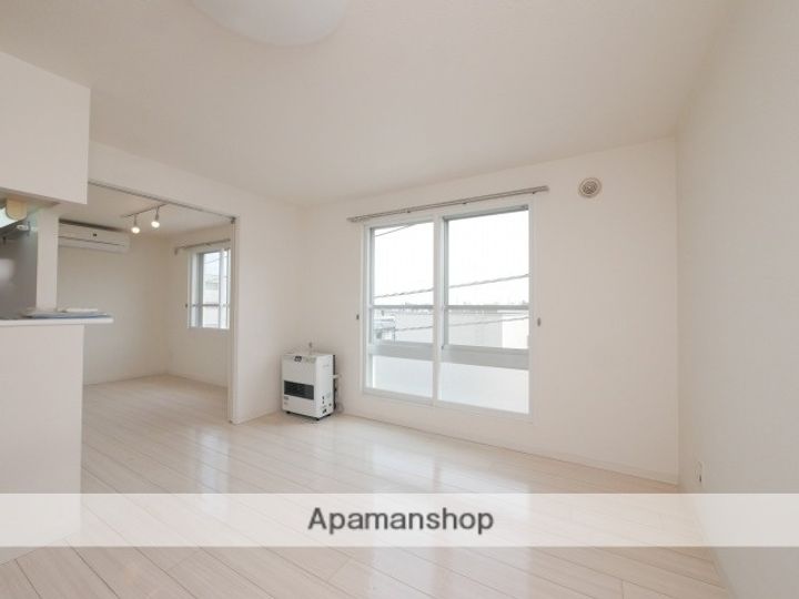 IRIS(イリス)HONCHOUの居間