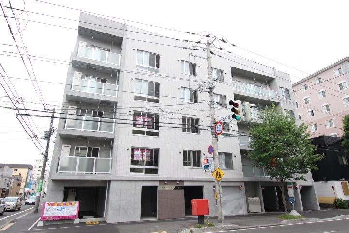 ソレイユ山鼻403の外観