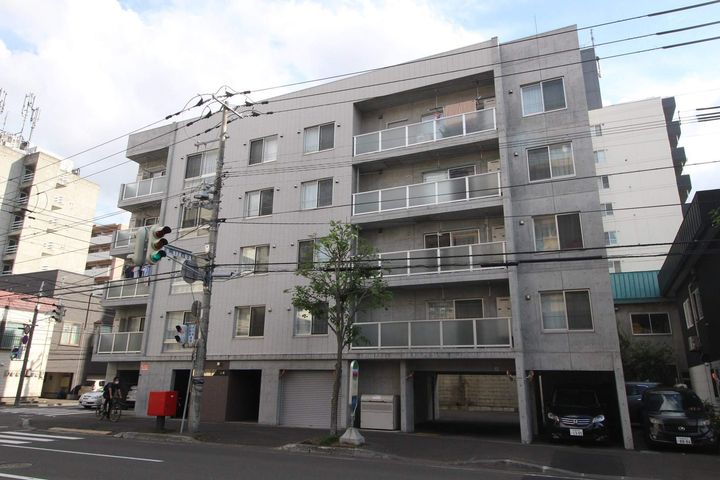 ソレイユ山鼻403の外観