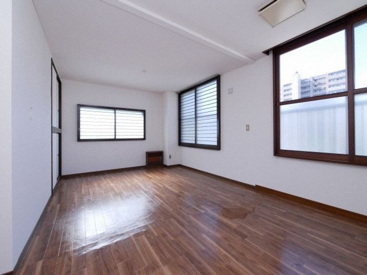 かねそビルの内装