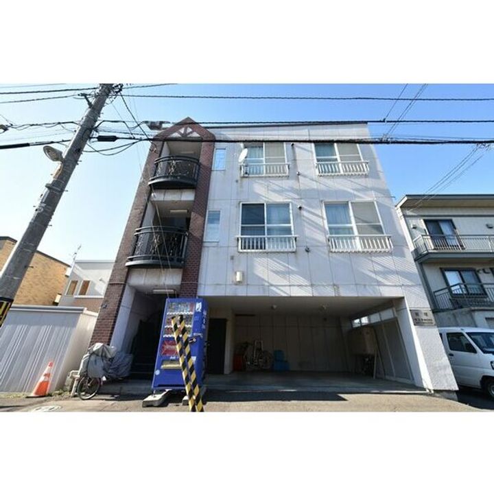 プレステージ南26条303の外観