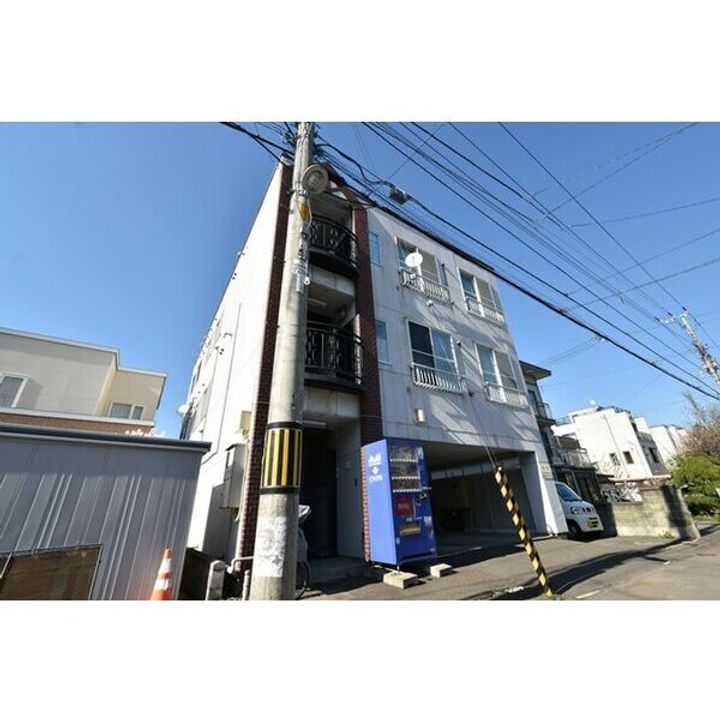 プレステージ南26条303の外観