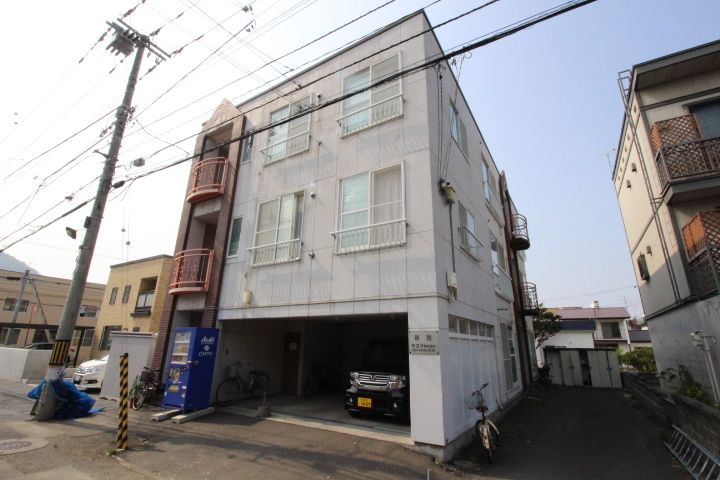 プレステージ南26条303の外観