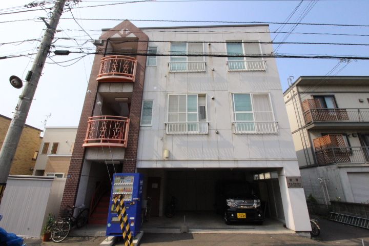 プレステージ南26条303の外観