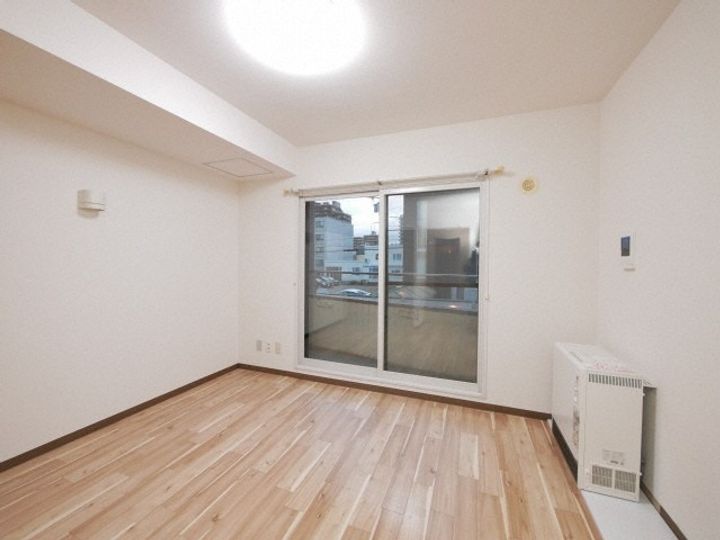 カピテーヌ円山216の居間