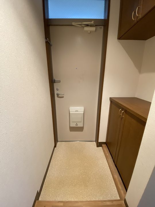 北海道札幌市中央区南十条西17丁目の賃貸マンションの玄関