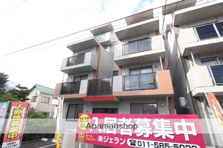 北海道札幌市中央区南十五条西14丁目の賃貸マンションの外観