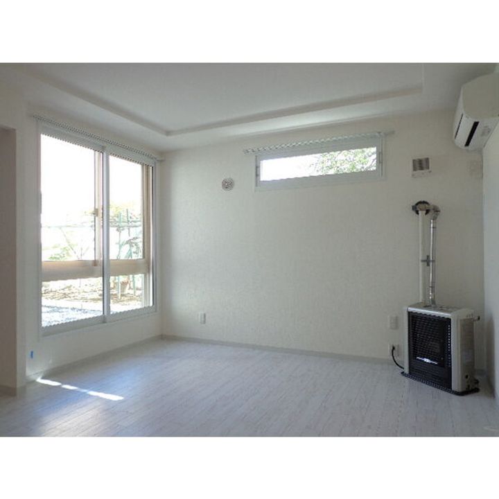 コンフォール手稲103の居間