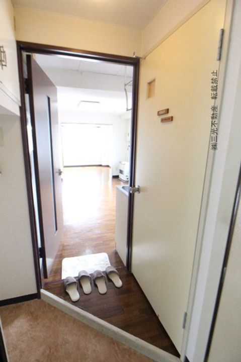 ハートランド南8条301の玄関