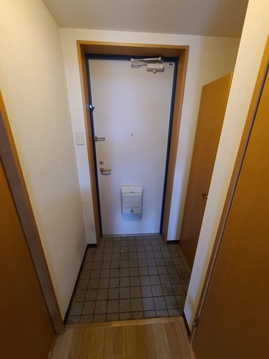 北海道札幌市中央区北七条西21丁目の賃貸マンションの玄関