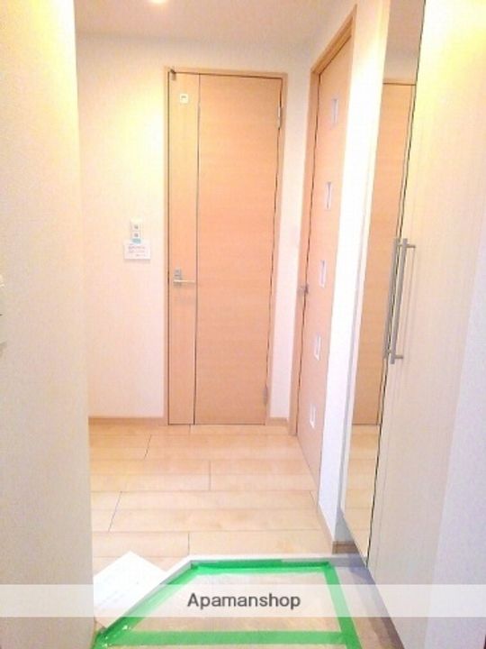 北海道札幌市中央区北三条東10丁目の賃貸マンションの玄関