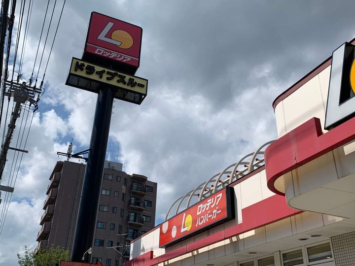 ドミシール宮の森の周辺