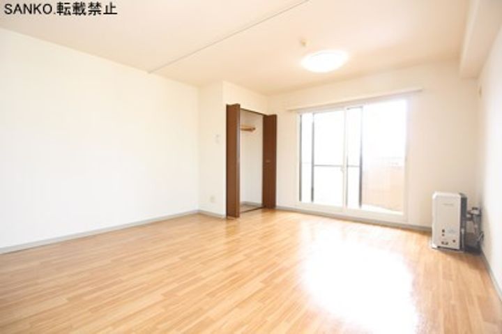 パークヒルズ中央411の居間