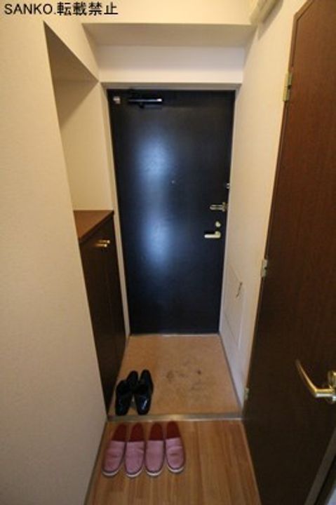 パークヒルズ中央411の玄関