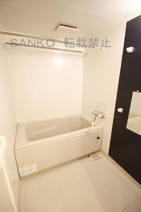 サクラディア苗穂402号室の風呂