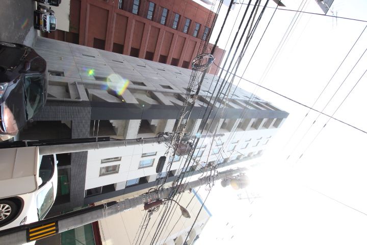 MODENA医大前の外観
