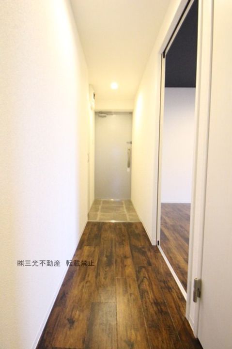 グランオルセーS8の玄関