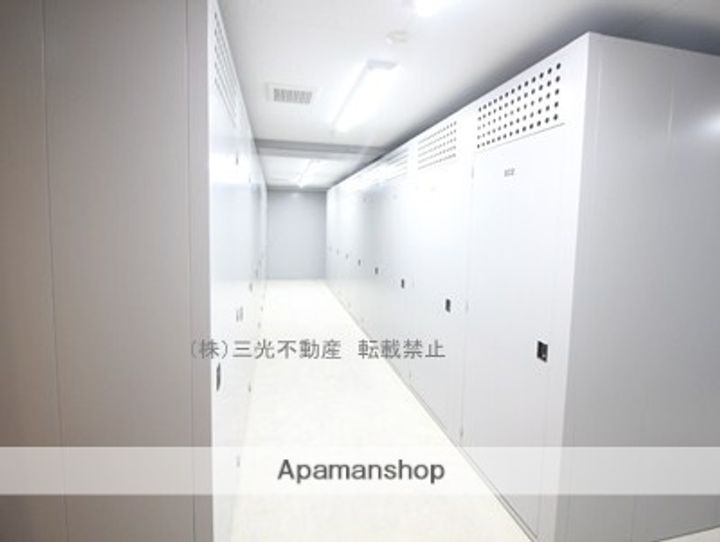 ラディア近代美術館前の内装