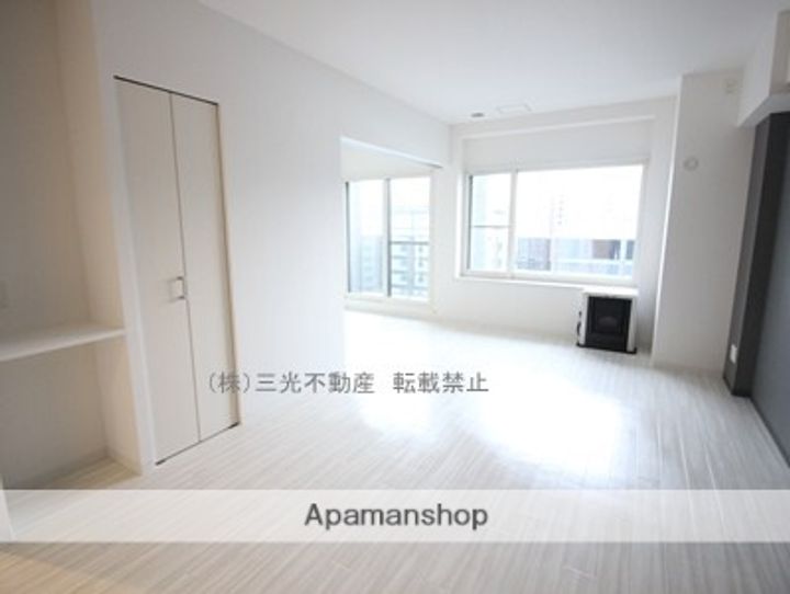 ラディア近代美術館前の居間