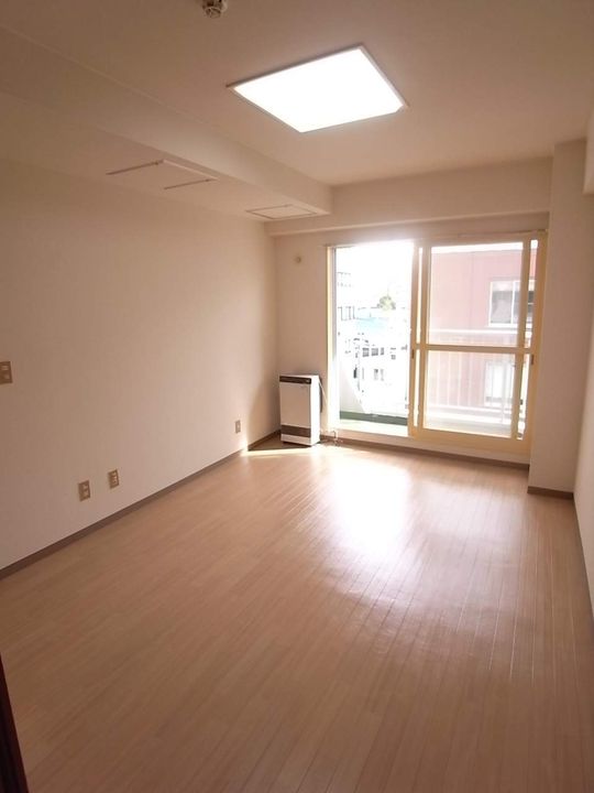 パシフィック南2条604の居間