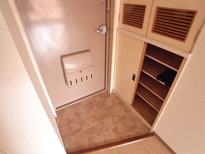 パシフィック南2条604の玄関