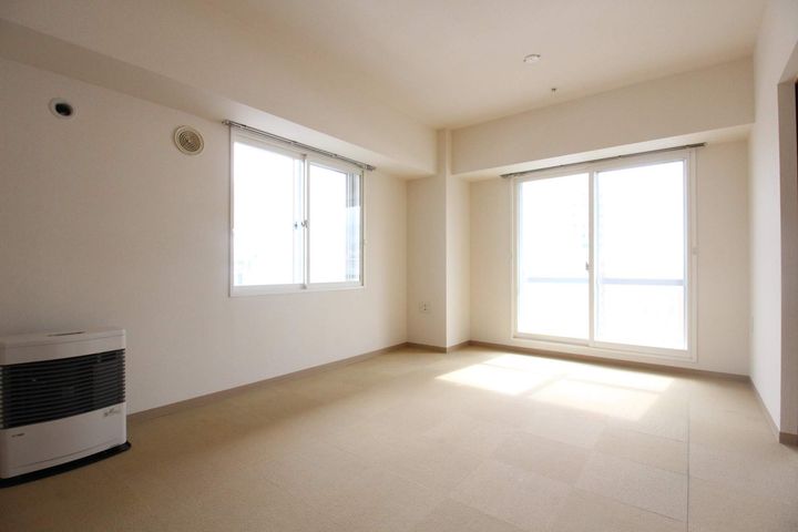 ティアラタワー中島倶楽部(Ⅰ−Ⅳ)の居間