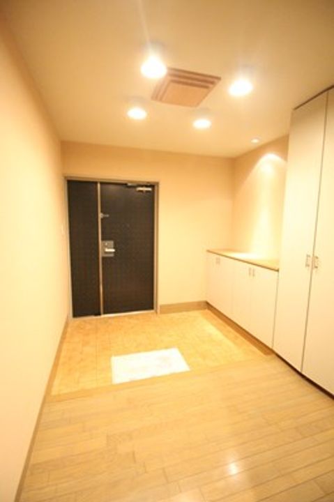 エルミタージュユリの玄関