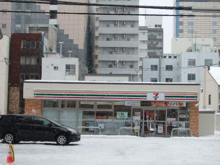 エルミタージュユリの周辺