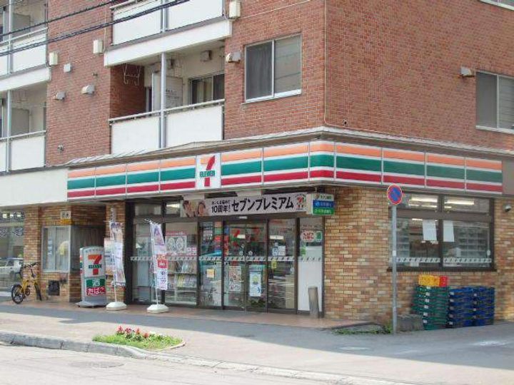 エルミタージュユリの周辺