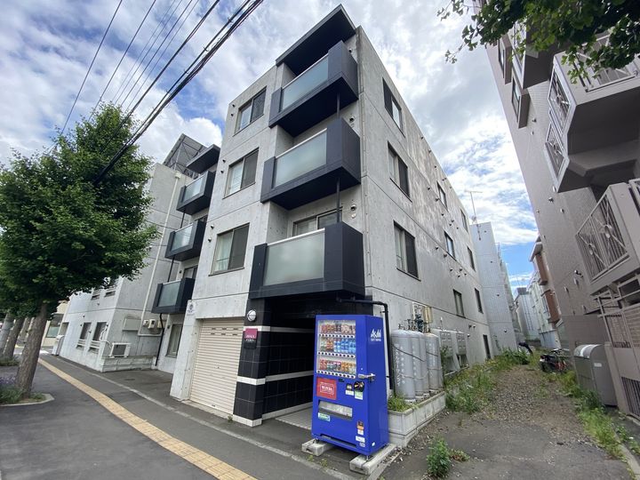 ヒューガパリスの外観