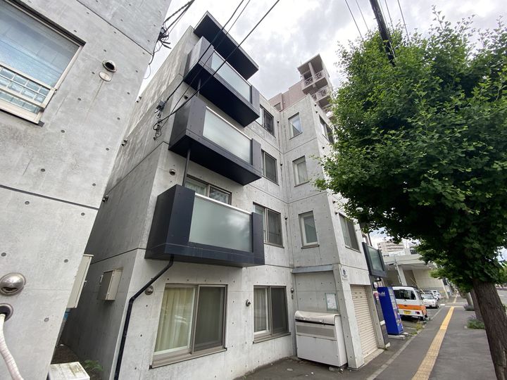 ヒューガパリスの外観