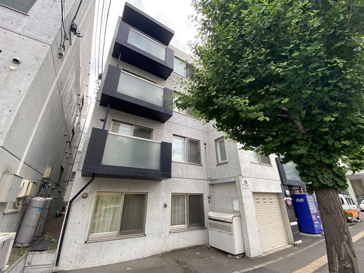 ヒューガパリスの外観