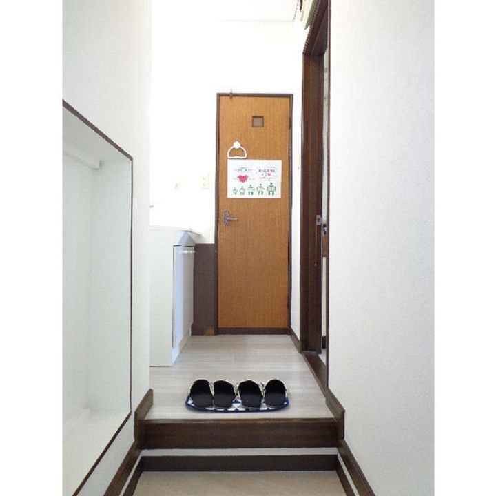 ローヤルハイツ南5条205の玄関