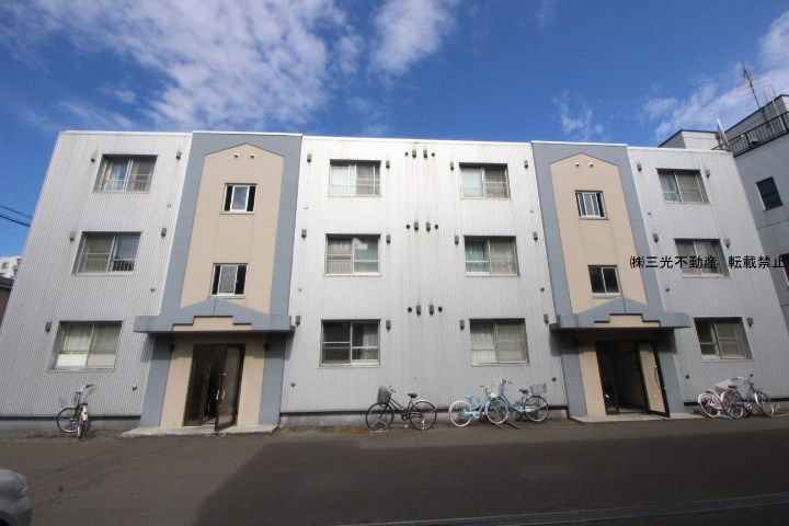 メビウス323の外観